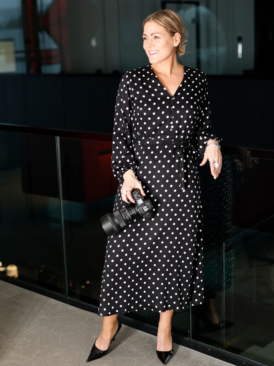 Mette sort polkadot kjole