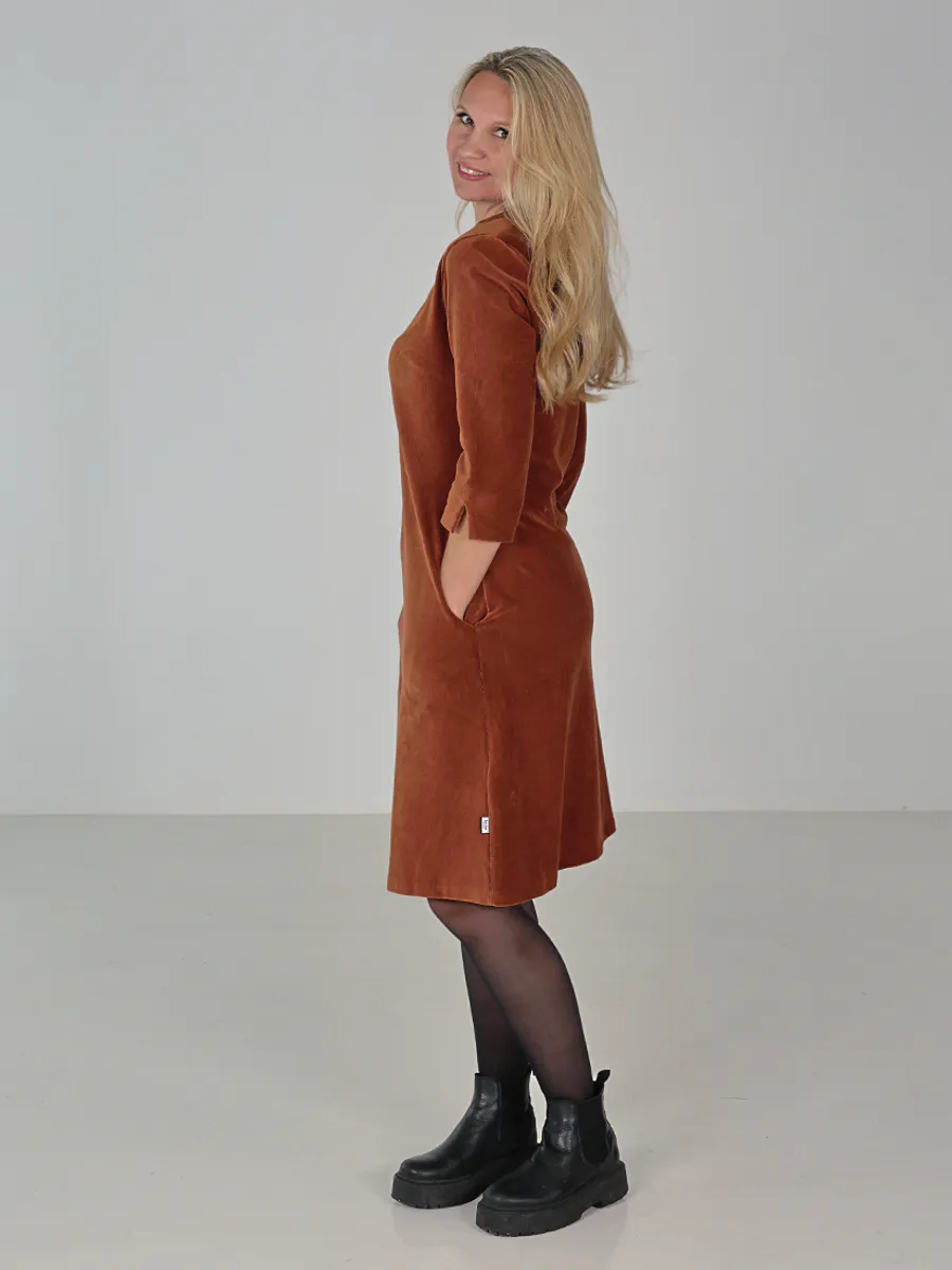 Saga nugat  velurkjole med lommer