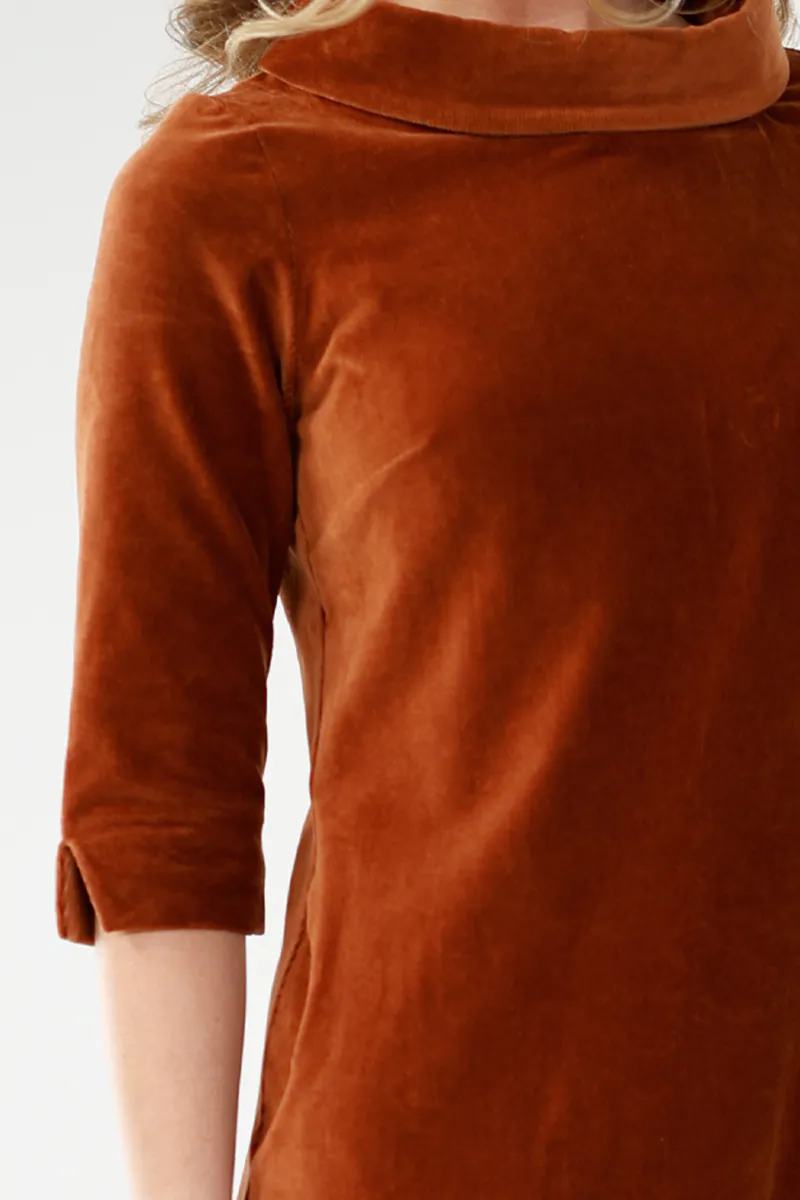 Sanna nugatt kjole i velur